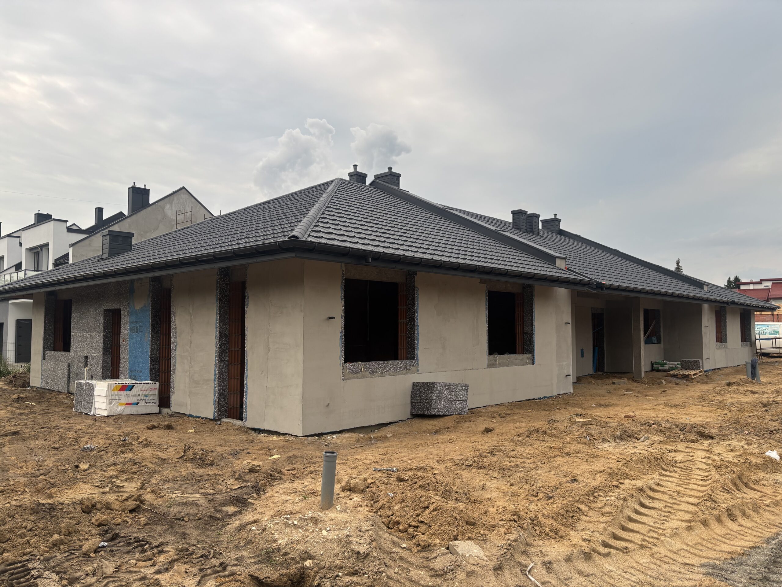Ocieplona elewacja domu z wykonywaną warstwą zbrojącą – Osiedle Czaplinieckie